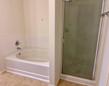 7806 Maverick Trace Lane - Photo Thumbnail 11