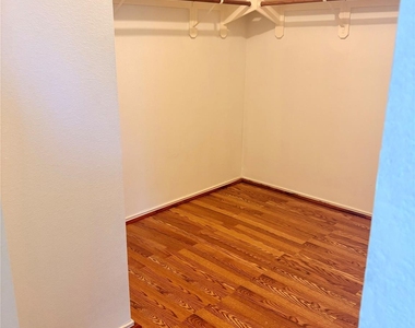 7806 Maverick Trace Lane - Photo Thumbnail 10