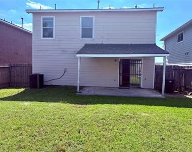 7806 Maverick Trace Lane - Photo Thumbnail 18
