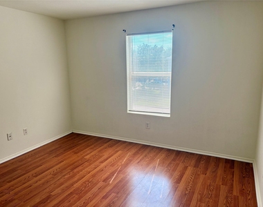 7806 Maverick Trace Lane - Photo Thumbnail 13