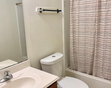 7806 Maverick Trace Lane - Photo Thumbnail 16