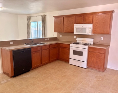 7806 Maverick Trace Lane - Photo Thumbnail 5