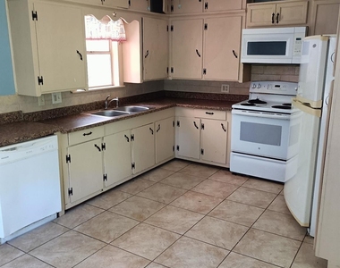 385 Jones Rd - Photo Thumbnail 4