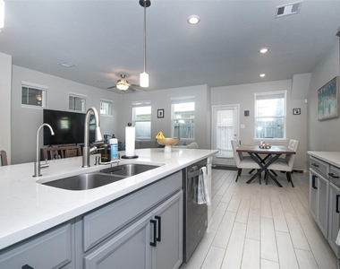 1523 Parkland Oak Drive - Photo Thumbnail 3