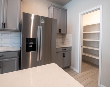 1523 Parkland Oak Drive - Photo Thumbnail 8