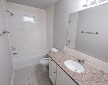 6519 Sloan St - Photo Thumbnail 3