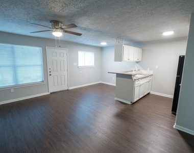 6519 Sloan St - Photo Thumbnail 5
