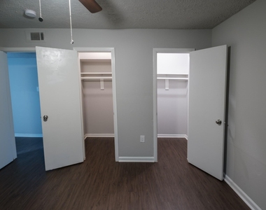 6519 Sloan St - Photo Thumbnail 7