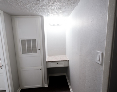 6519 Sloan St - Photo Thumbnail 9