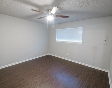 6519 Sloan St - Photo Thumbnail 6