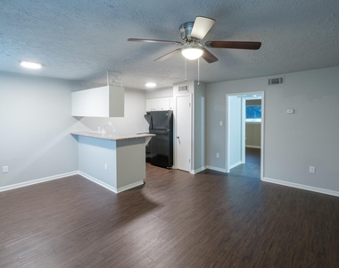 6519 Sloan St - Photo Thumbnail 4
