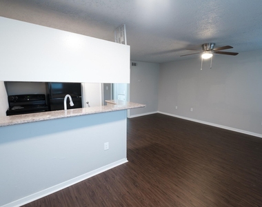 6519 Sloan St - Photo Thumbnail 2