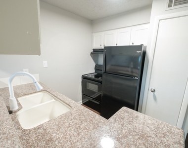 6519 Sloan St - Photo Thumbnail 1