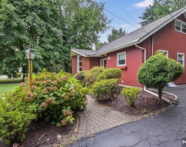 135 Elmwood - Photo Thumbnail 25