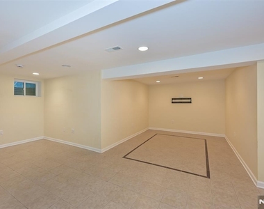 135 Elmwood - Photo Thumbnail 20