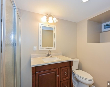 135 Elmwood - Photo Thumbnail 21