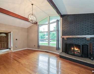 135 Elmwood - Photo Thumbnail 4