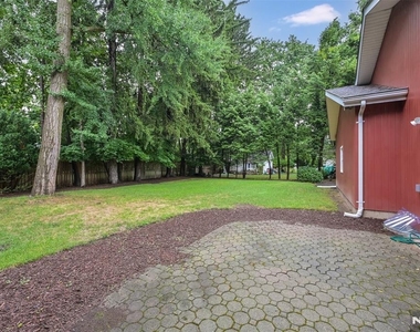 135 Elmwood - Photo Thumbnail 23