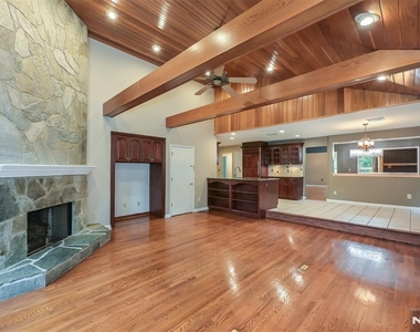 135 Elmwood - Photo Thumbnail 8