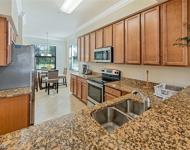 9735 Acqua Court - Photo Thumbnail 12