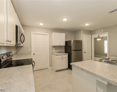 2916 42nd Street Sw - Photo Thumbnail 6