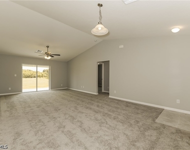 2916 42nd Street Sw - Photo Thumbnail 4