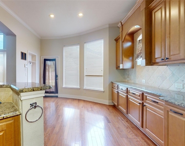 8538 Sunrise Meadow Lane - Photo Thumbnail 10