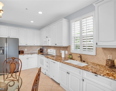 9006 Cascada Way - Photo Thumbnail 10