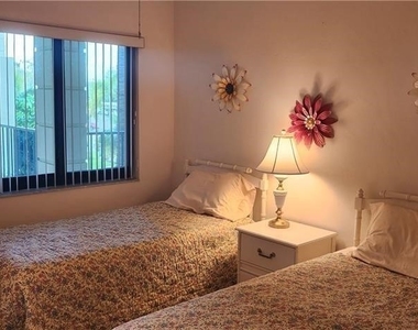 221 Fox Glen Drive - Photo Thumbnail 11