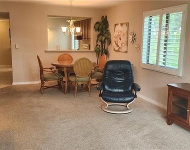 221 Fox Glen Drive - Photo Thumbnail 7