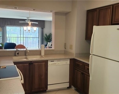221 Fox Glen Drive - Photo Thumbnail 4