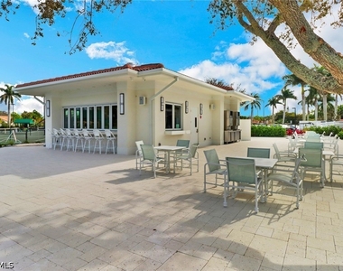 221 Fox Glen Drive - Photo Thumbnail 23