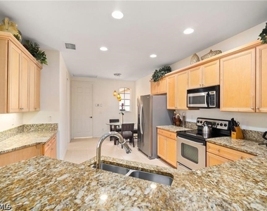 8519 Chase Preserve Drive - Photo Thumbnail 7