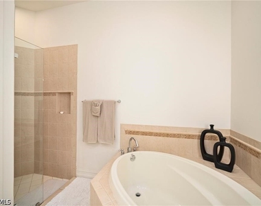 8519 Chase Preserve Drive - Photo Thumbnail 14