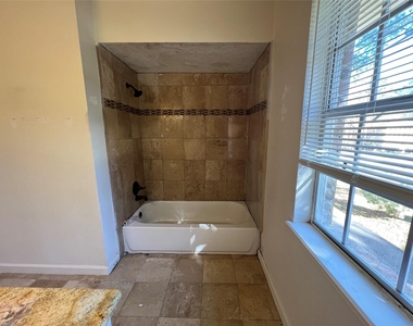 553 Roanoke St Drive - Photo Thumbnail 8