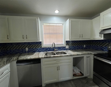 553 Roanoke St Drive - Photo Thumbnail 4