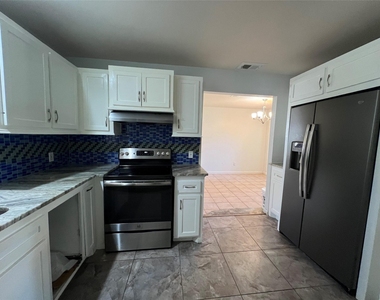 553 Roanoke St Drive - Photo Thumbnail 5