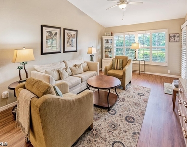 3728 Stone Way - Photo Thumbnail 8