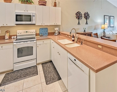 3728 Stone Way - Photo Thumbnail 3