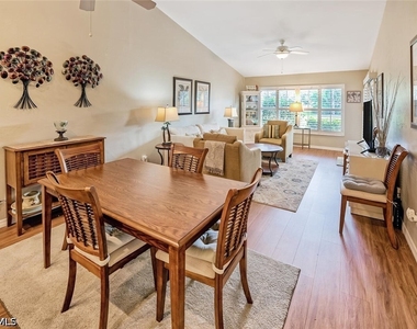 3728 Stone Way - Photo Thumbnail 5