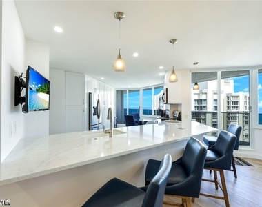 4041 Gulf Shore Boulevard N - Photo Thumbnail 9