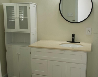 2405 Byron Avenue - Photo Thumbnail 6