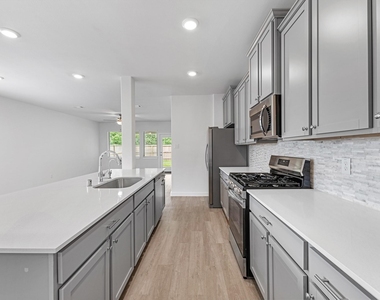 21611 Alberta Forest Circle - Photo Thumbnail 4