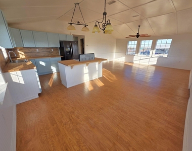 405 Blue Water Boulevard - Photo Thumbnail 14