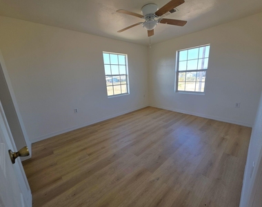 405 Blue Water Boulevard - Photo Thumbnail 17