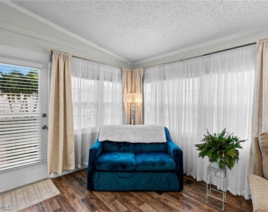 4751 Lafayette Lane W - Photo Thumbnail 13