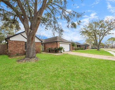 4915 Pecan Grove Drive - Photo Thumbnail 1