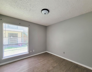 13611 Ravensway - Photo Thumbnail 25