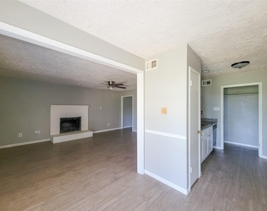 13611 Ravensway - Photo Thumbnail 11