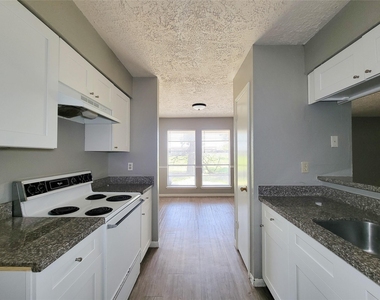 13611 Ravensway - Photo Thumbnail 14